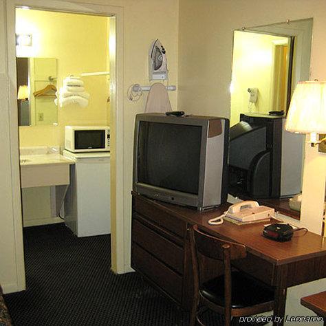Guest House Motel Chanute Motel 2*